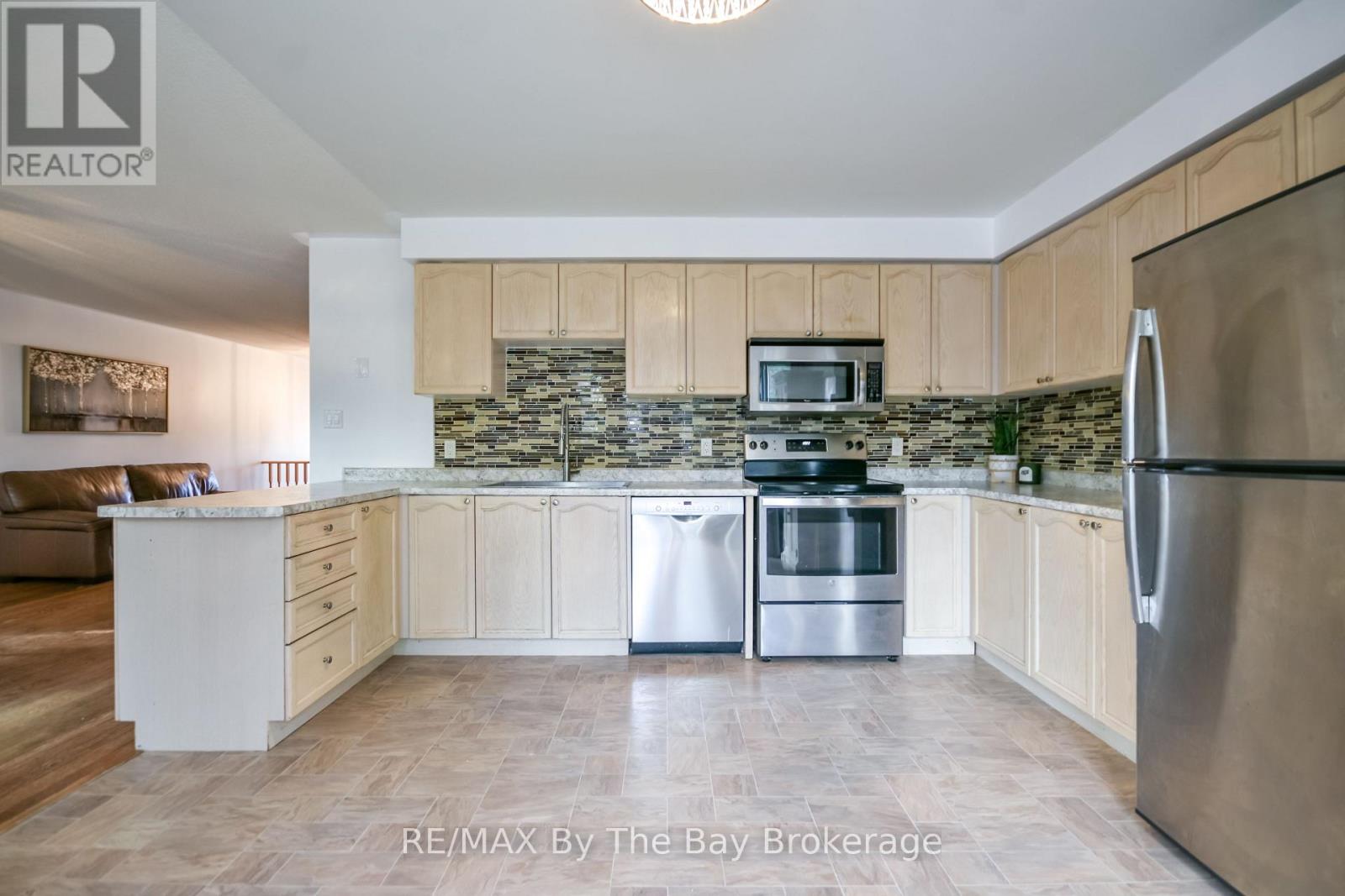 63 Fernbrook Drive, Wasaga Beach, Ontario  L9Z 1G4 - Photo 12 - S12574014