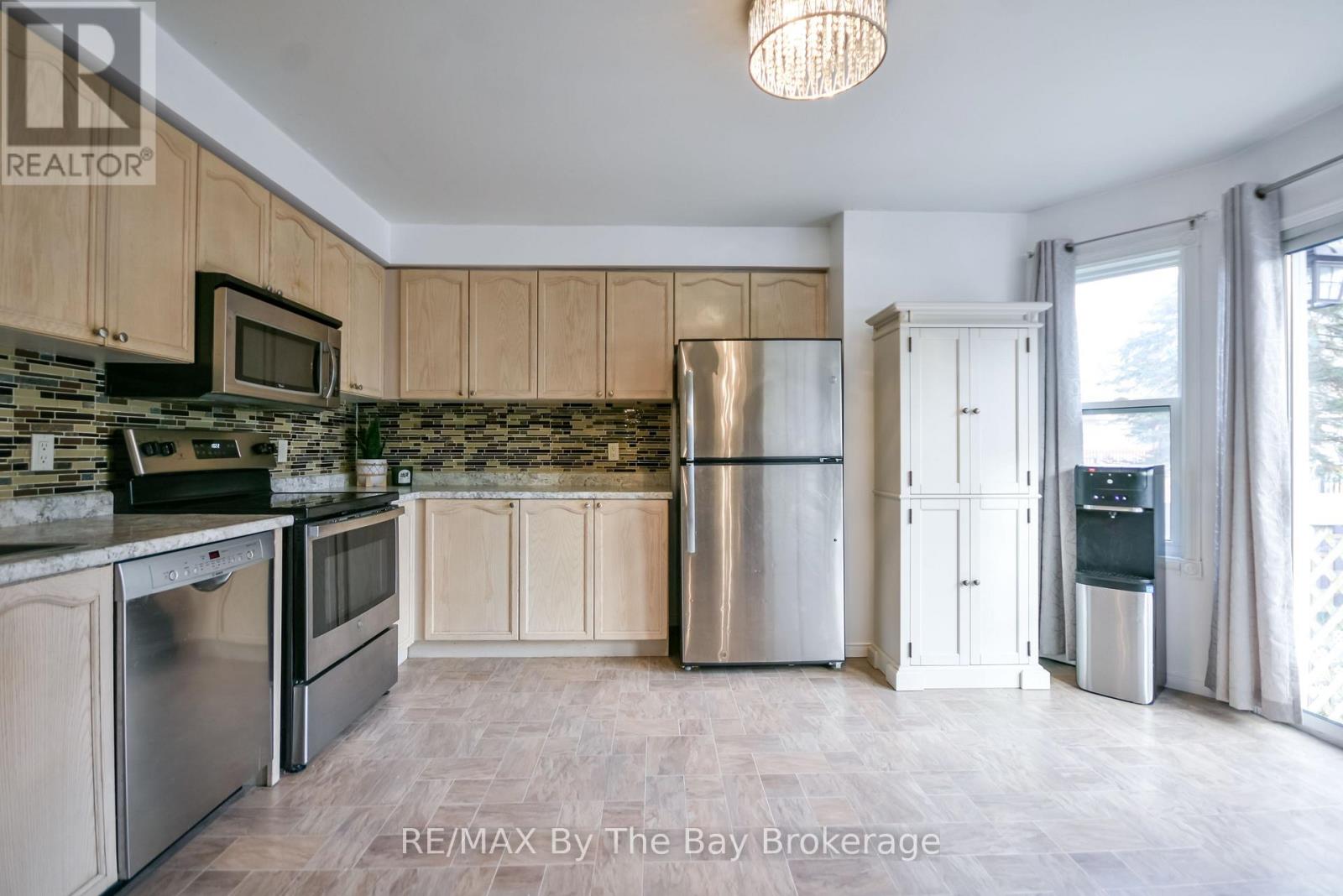 63 Fernbrook Drive, Wasaga Beach, Ontario  L9Z 1G4 - Photo 14 - S12574014