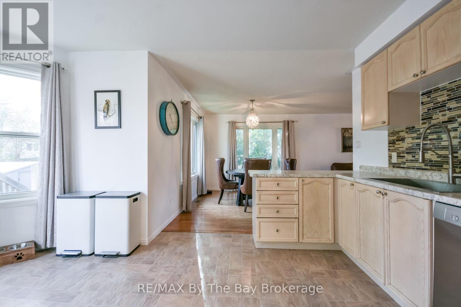 63 Fernbrook Drive, Wasaga Beach, Ontario  L9Z 1G4 - Photo 15 - S12574014