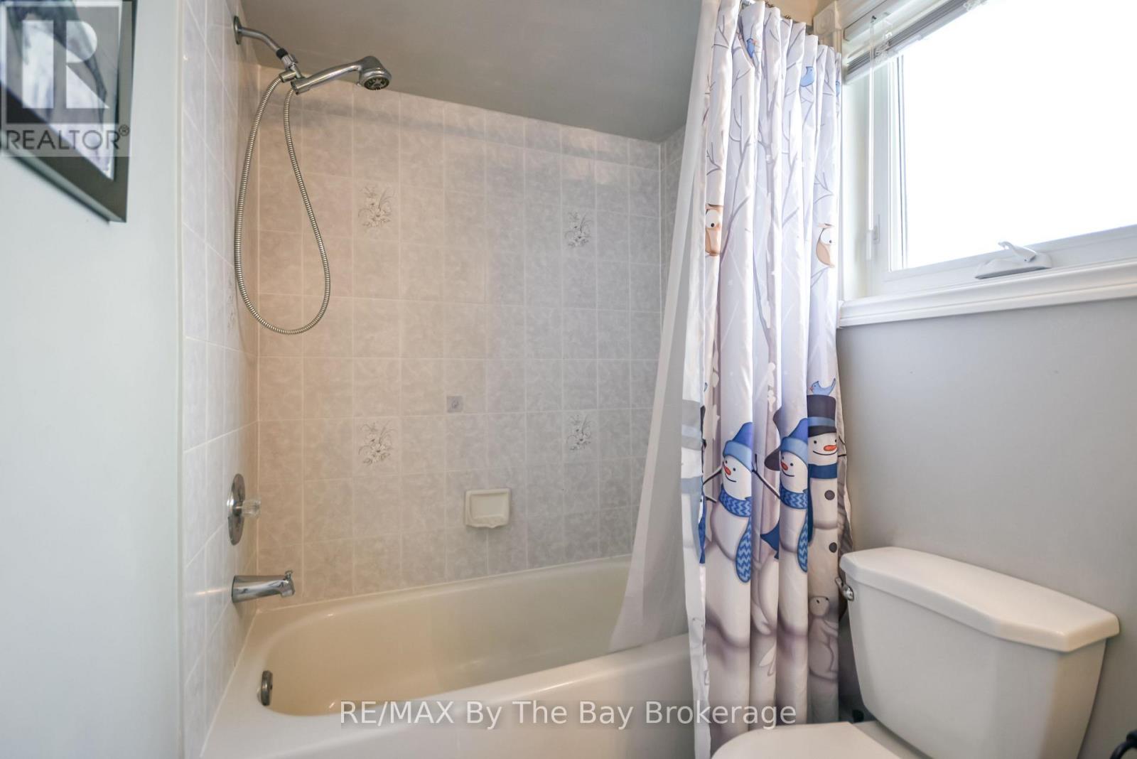 63 Fernbrook Drive, Wasaga Beach, Ontario  L9Z 1G4 - Photo 19 - S12574014