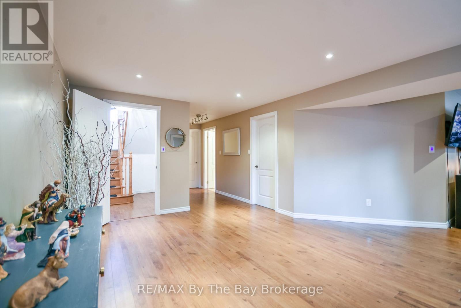 63 Fernbrook Drive, Wasaga Beach, Ontario  L9Z 1G4 - Photo 30 - S12574014