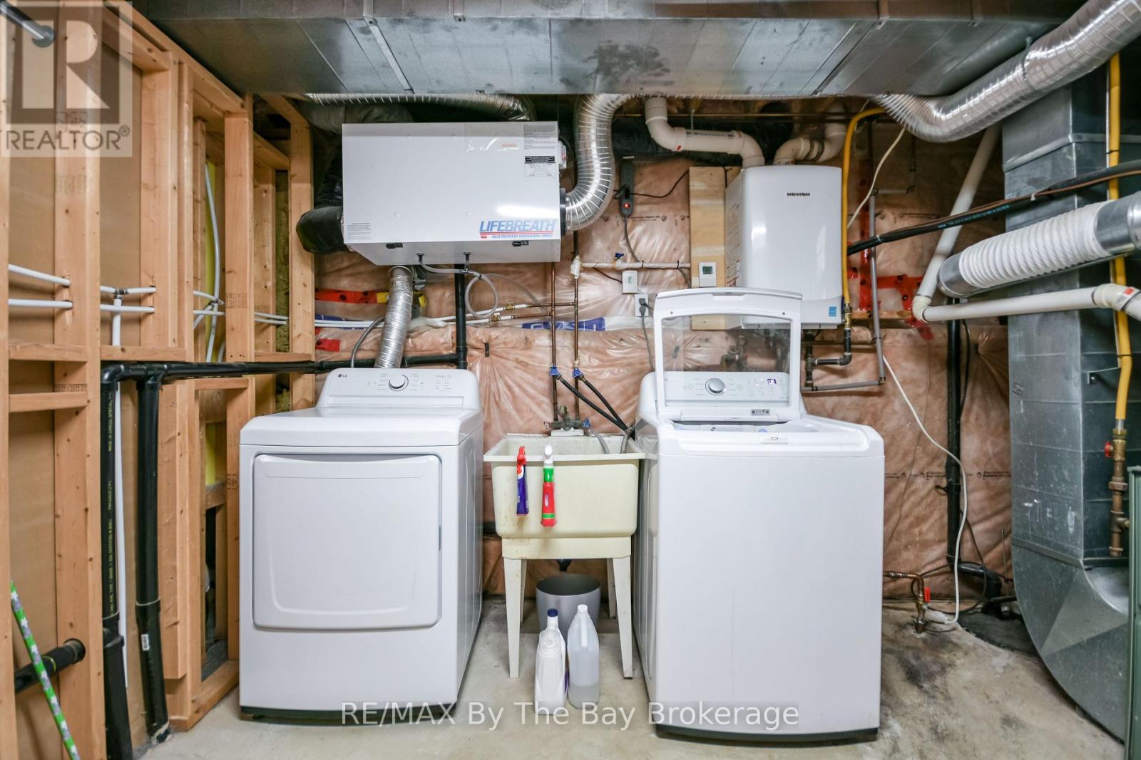 63 Fernbrook Drive, Wasaga Beach, Ontario  L9Z 1G4 - Photo 35 - S12574014