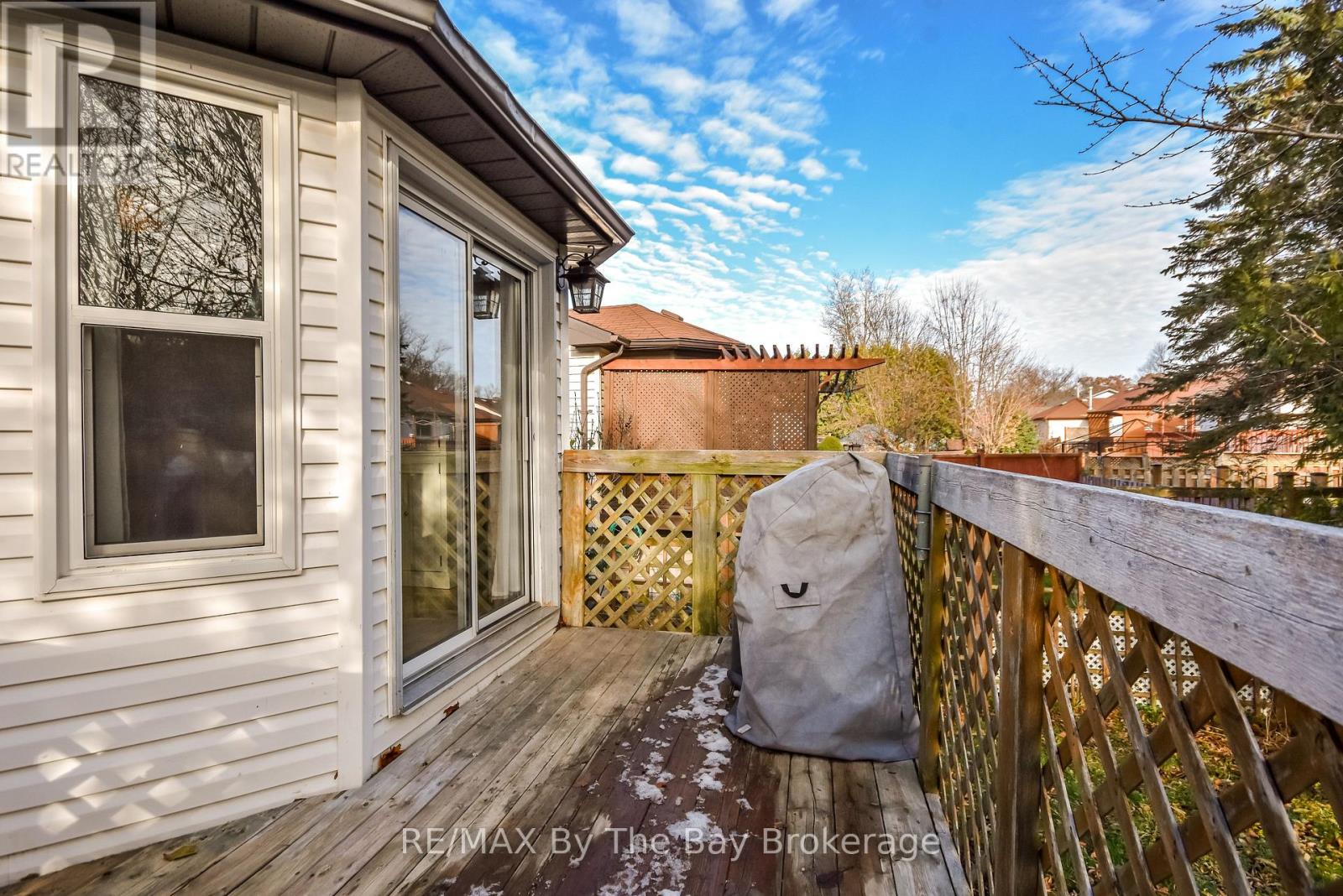 63 Fernbrook Drive, Wasaga Beach, Ontario  L9Z 1G4 - Photo 37 - S12574014