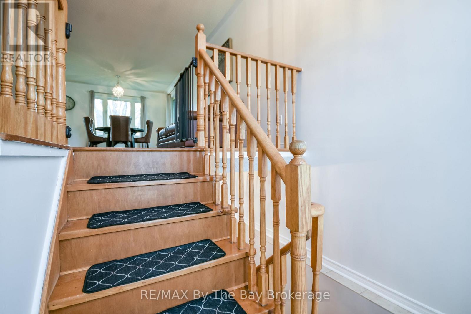 63 Fernbrook Drive, Wasaga Beach, Ontario  L9Z 1G4 - Photo 4 - S12574014