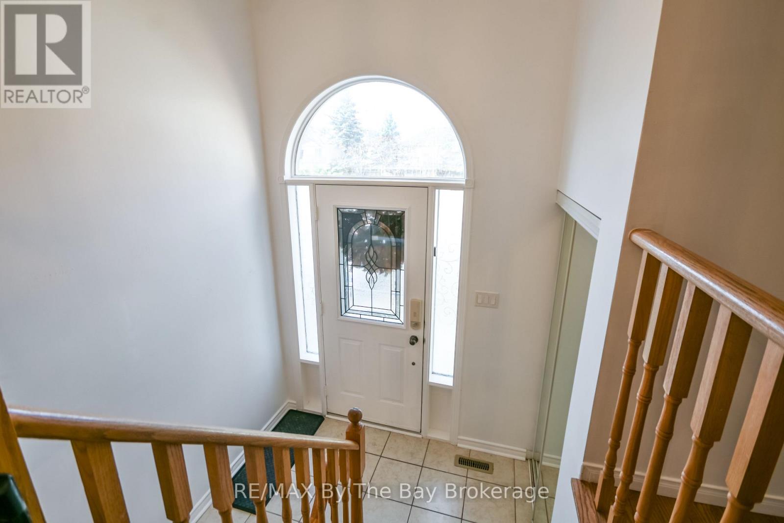 63 Fernbrook Drive, Wasaga Beach, Ontario  L9Z 1G4 - Photo 5 - S12574014