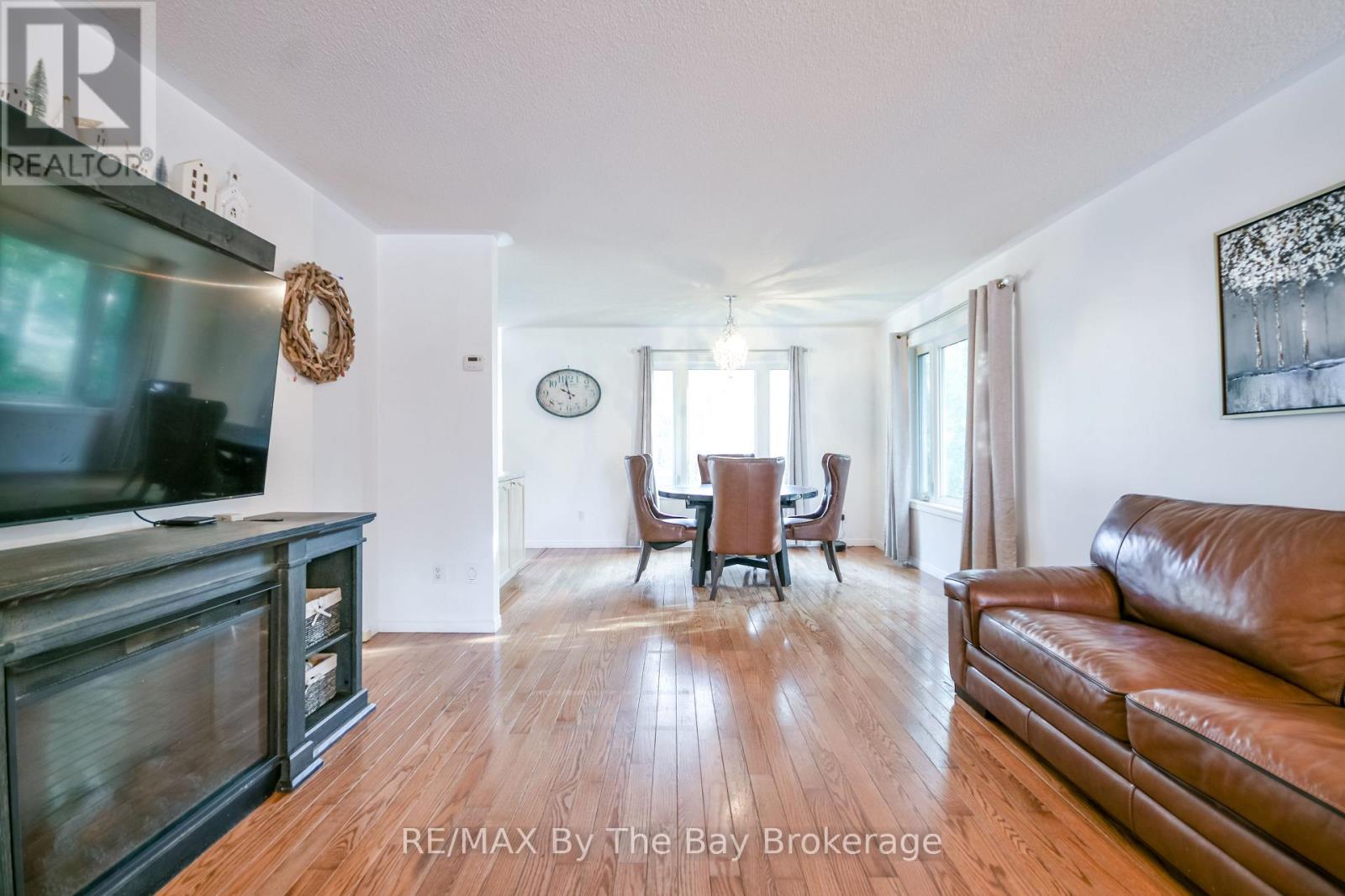 63 Fernbrook Drive, Wasaga Beach, Ontario  L9Z 1G4 - Photo 6 - S12574014