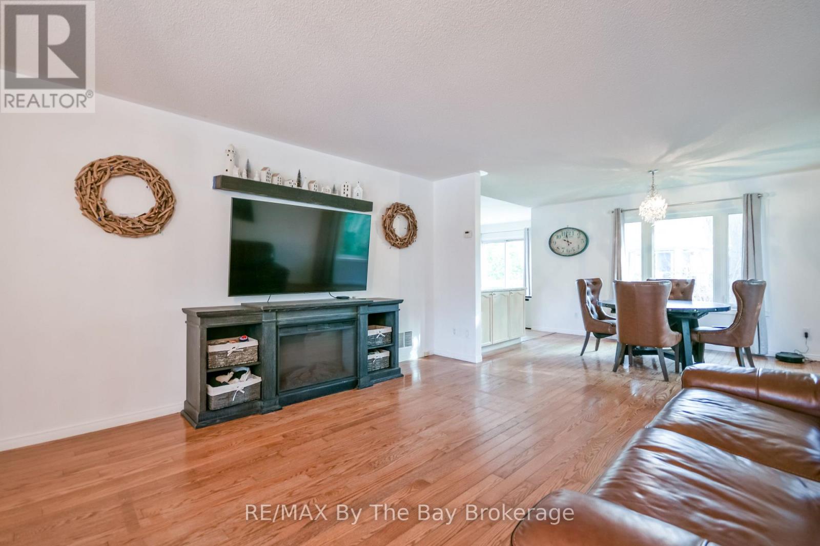 63 Fernbrook Drive, Wasaga Beach, Ontario  L9Z 1G4 - Photo 7 - S12574014