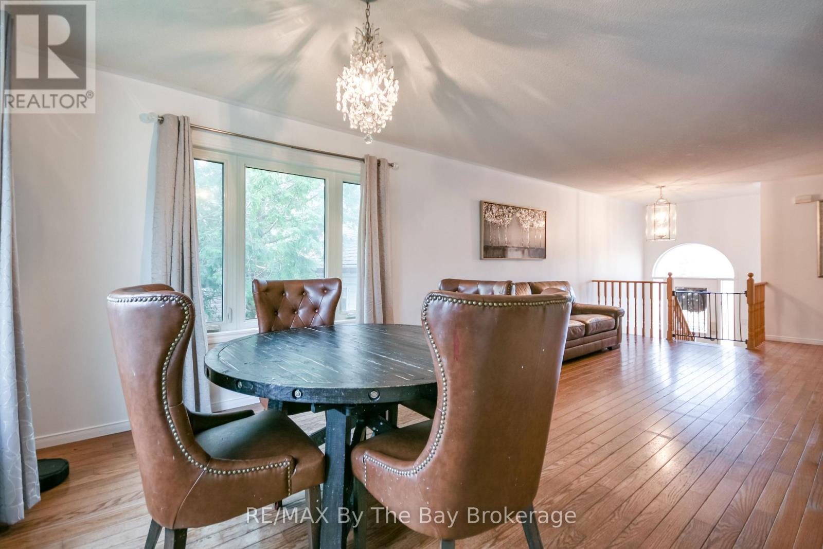 63 Fernbrook Drive, Wasaga Beach, Ontario  L9Z 1G4 - Photo 9 - S12574014