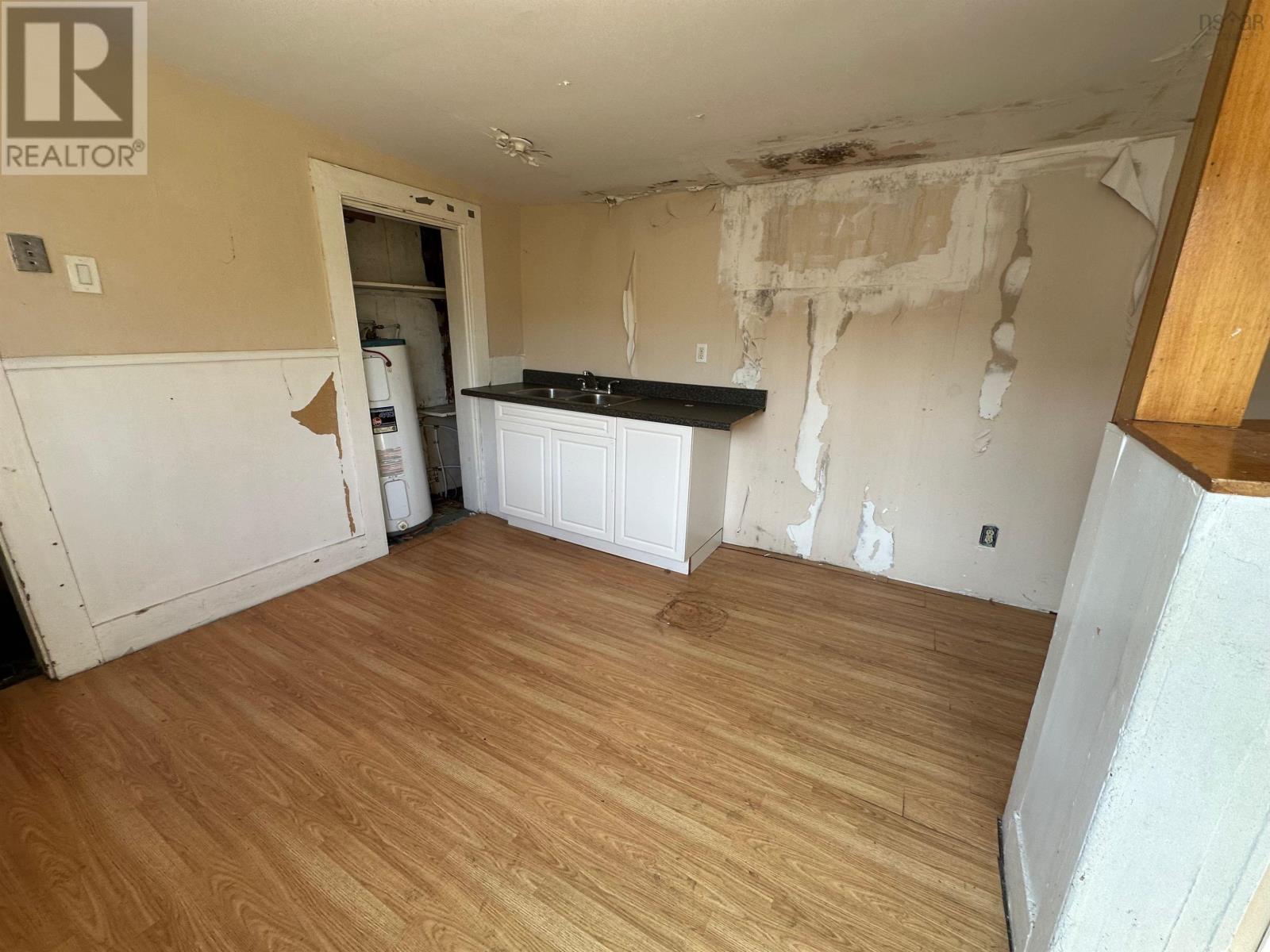 11 Kirk Street, Yarmouth, Nova Scotia B5A 1S6 - Photo 15 - 202524074