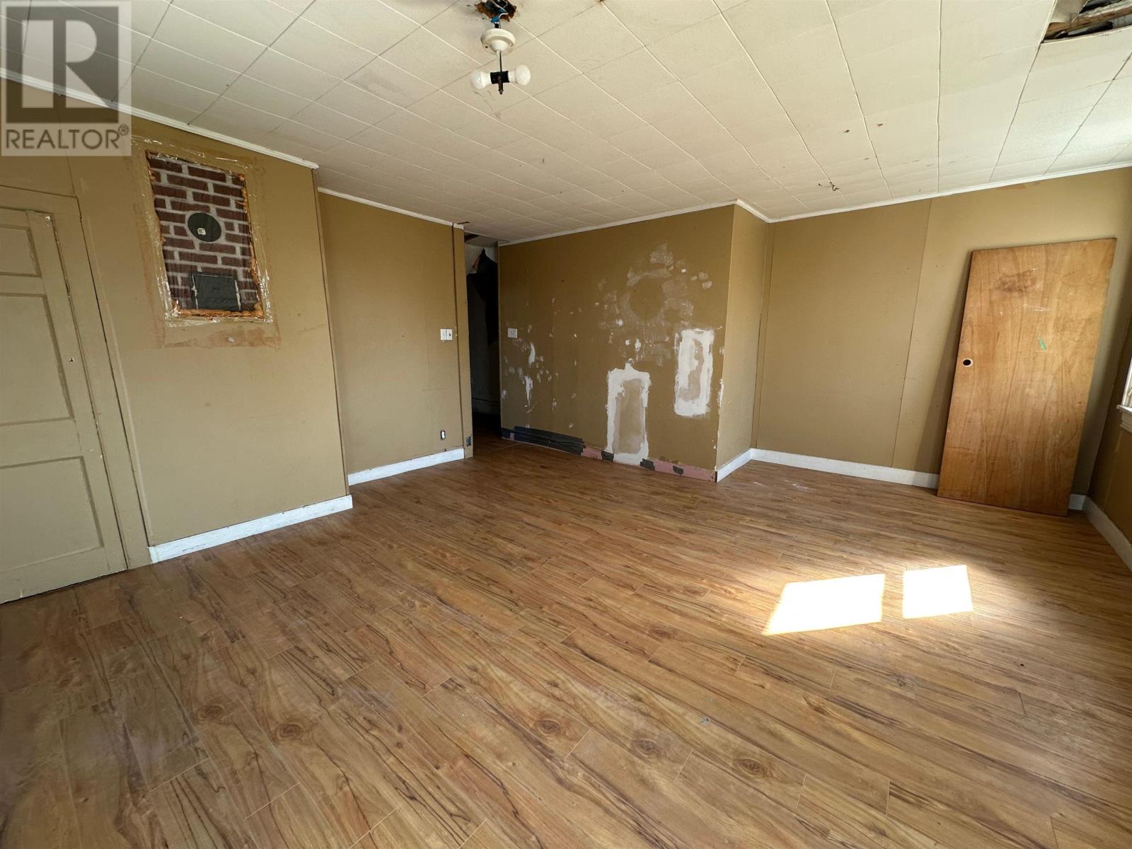 11 Kirk Street, Yarmouth, Nova Scotia B5A 1S6 - Photo 4 - 202524074