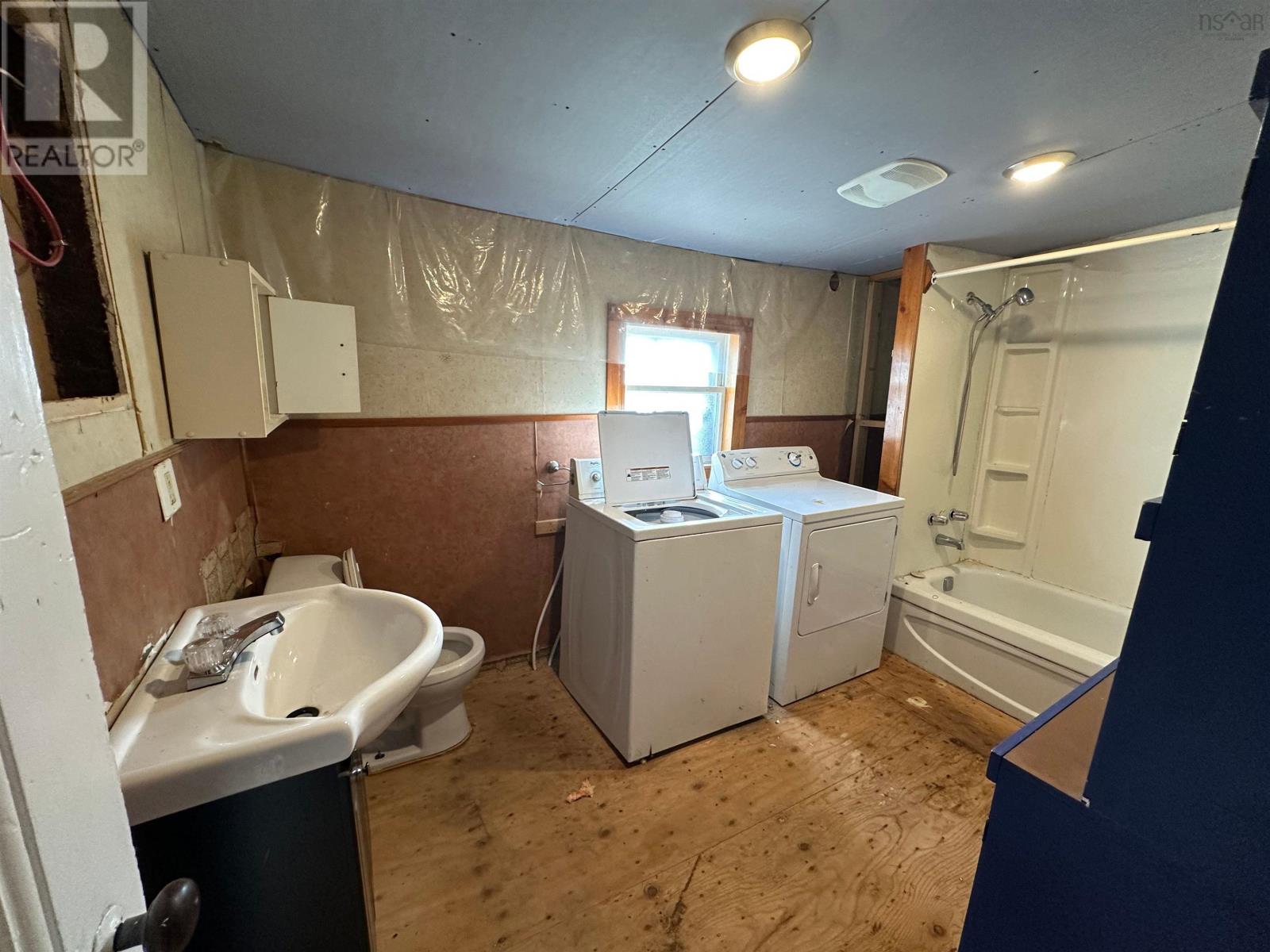 11 Kirk Street, Yarmouth, Nova Scotia B5A 1S6 - Photo 6 - 202524074