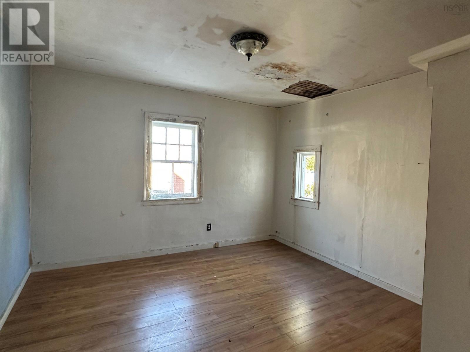 11 Kirk Street, Yarmouth, Nova Scotia B5A 1S6 - Photo 8 - 202524074