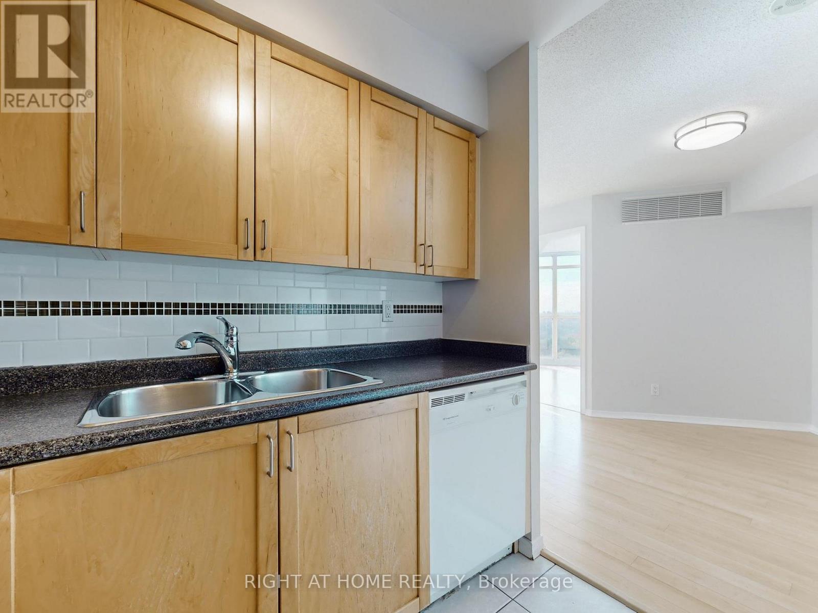 2203 - 30 Harrison Garden Boulevard, Toronto, Ontario  M2N 7A9 - Photo 7 - C12572934