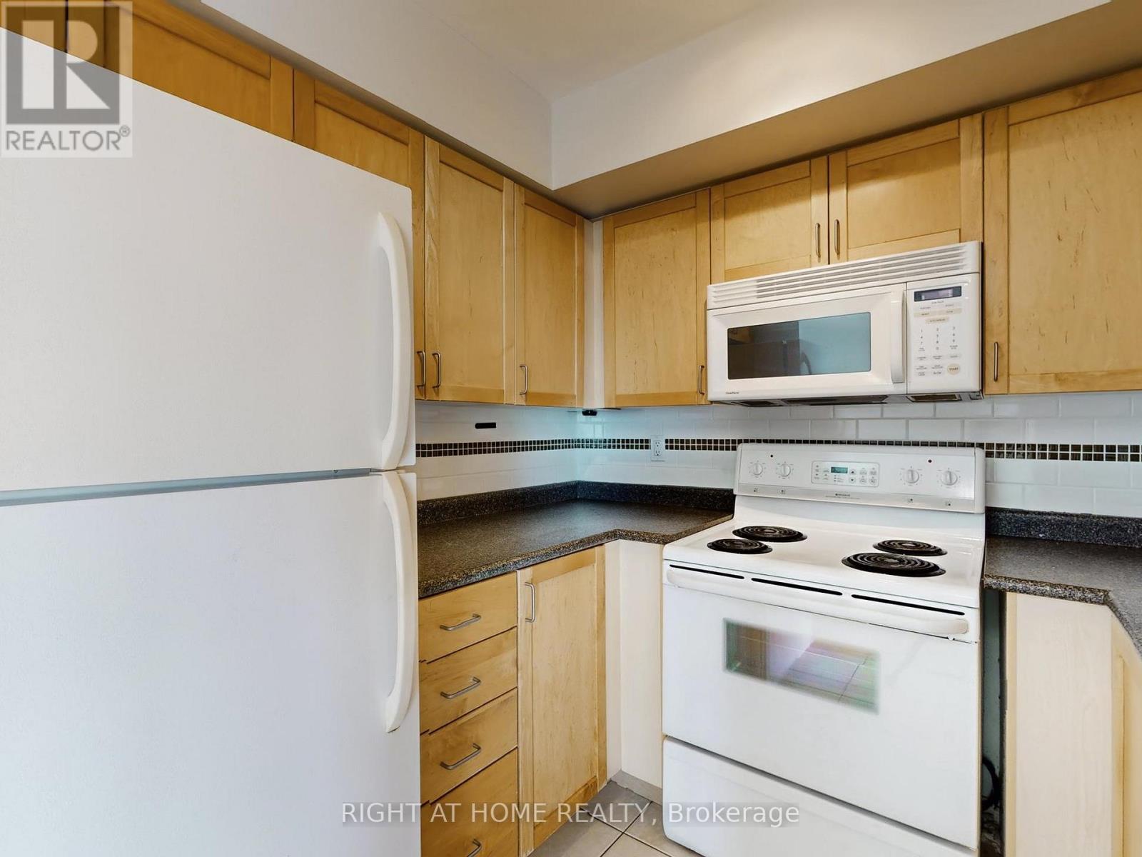 2203 - 30 Harrison Garden Boulevard, Toronto, Ontario  M2N 7A9 - Photo 6 - C12572934