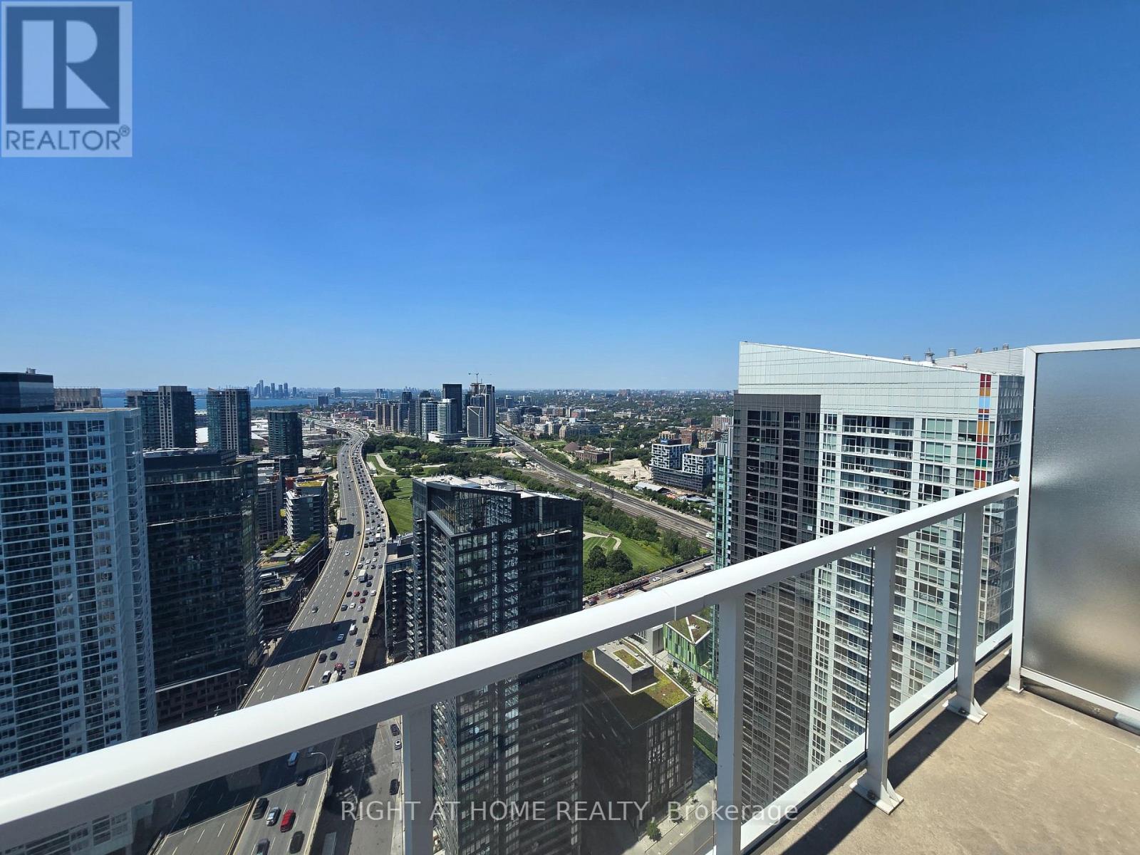 4708 - 75 Queens Wharf Road, Toronto, Ontario  M5V 0J8 - Photo 12 - C12573982