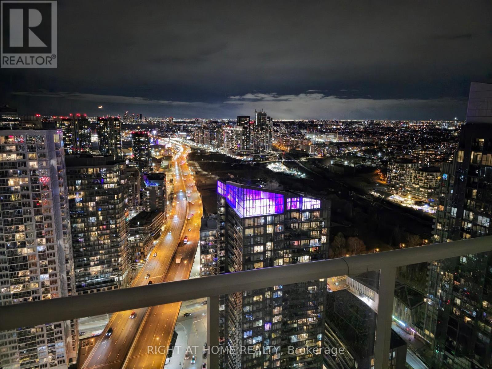 4708 - 75 Queens Wharf Road, Toronto, Ontario  M5V 0J8 - Photo 5 - C12573982