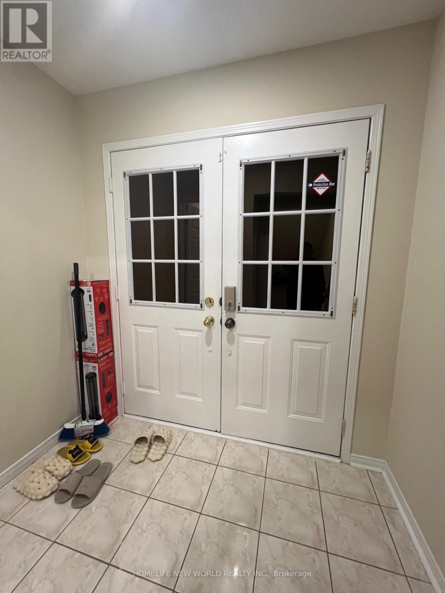 131 Ferncliffe Crescent, Markham, Ontario  L3S 4N7 - Photo 4 - N12573984