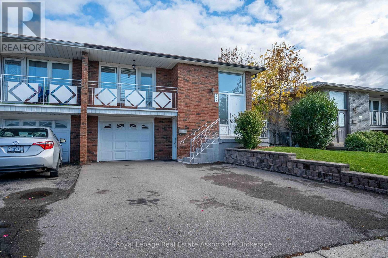 2559 Kingsberry Crescent, Mississauga, Ontario  L5B 2K7 - Photo 2 - W12574032