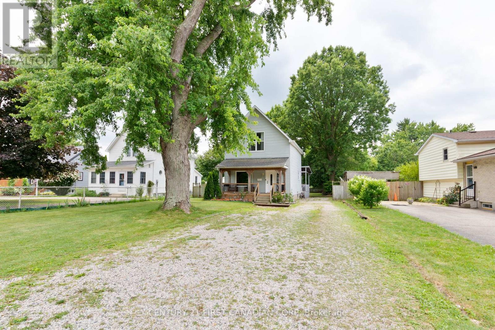 41 South Edgeware Road, St. Thomas, Ontario  N5P 2H5 - Photo 2 - X12574064