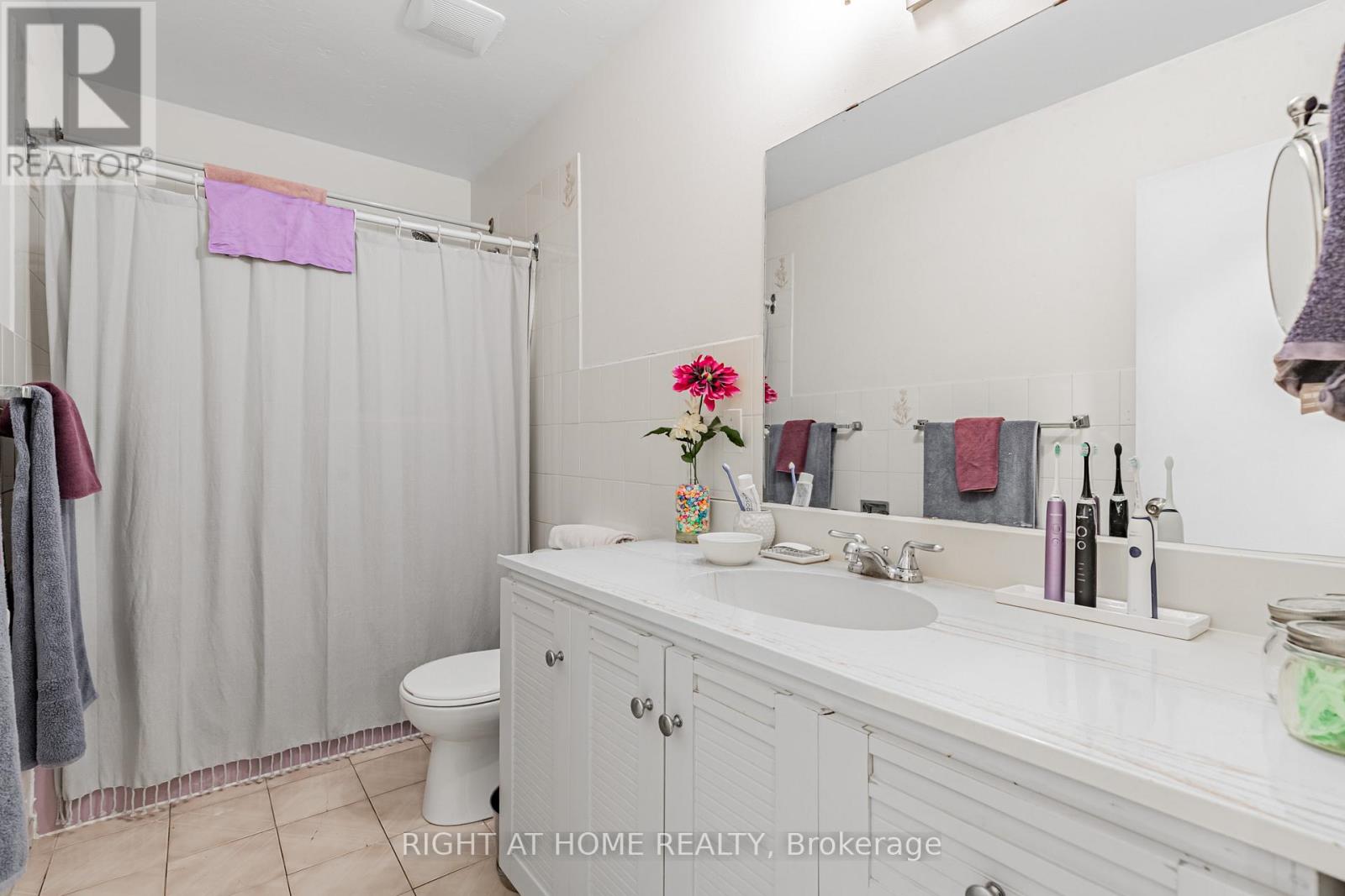 333 Bain Avenue, Toronto, Ontario  M4J 1B9 - Photo 17 - E12574050