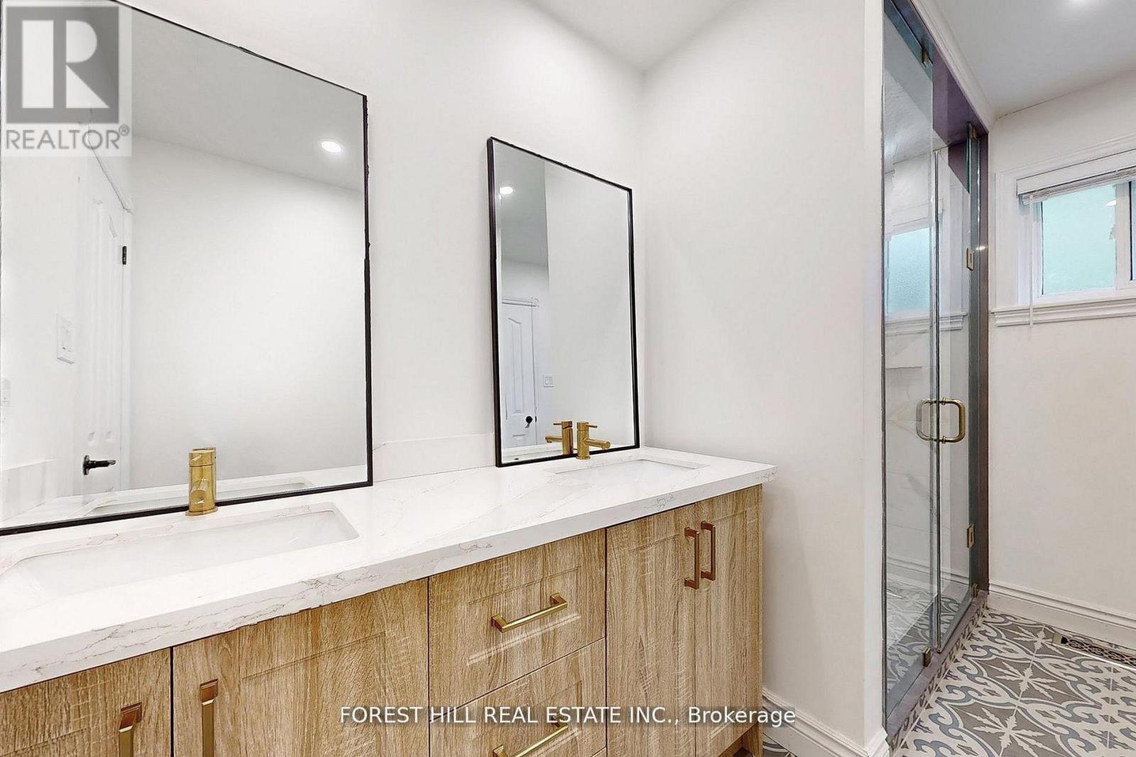 21 Lallien Drive, Bradford West Gwillimbury, Ontario  L0G 1B0 - Photo 18 - N12574036