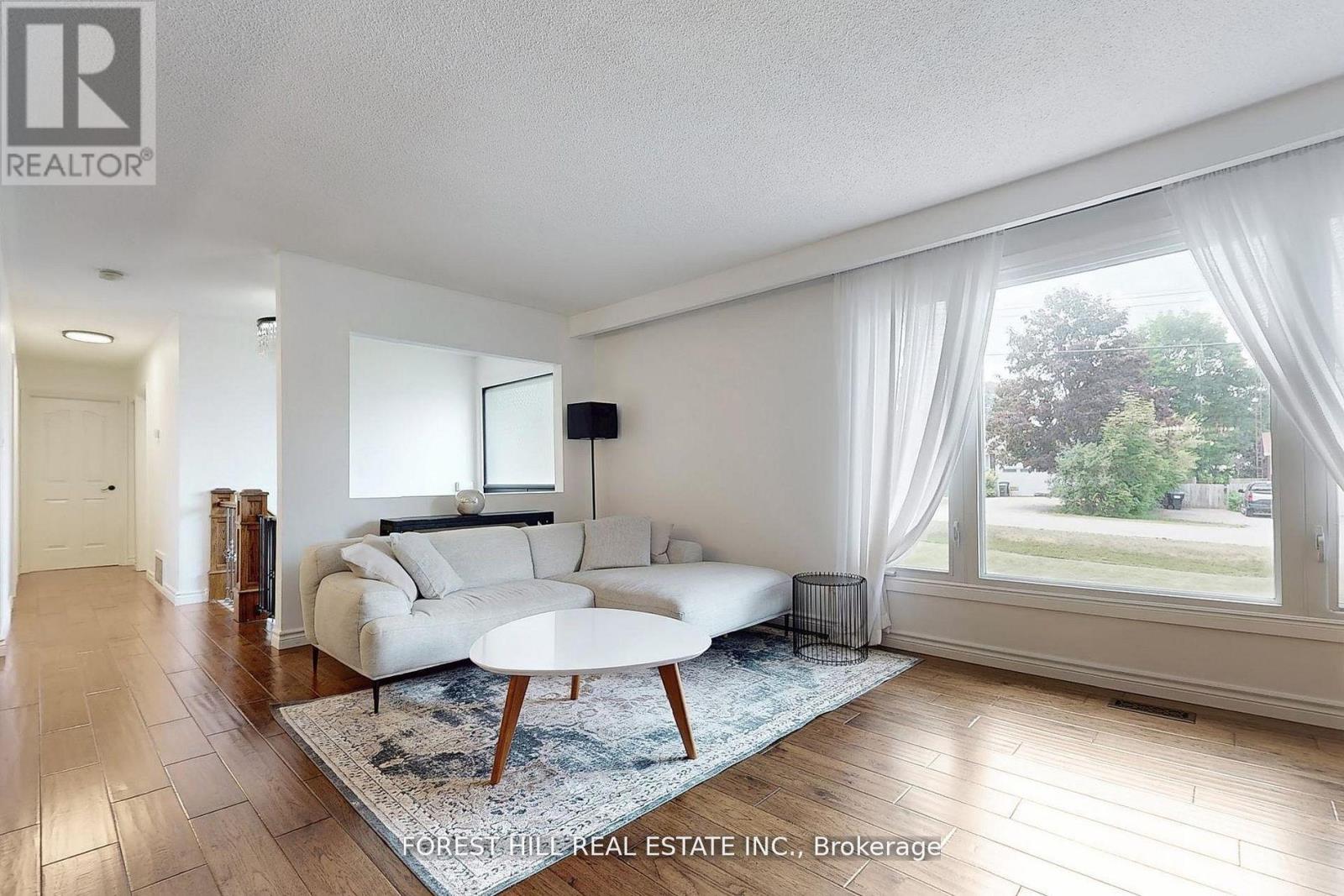 21 Lallien Drive, Bradford West Gwillimbury, Ontario  L0G 1B0 - Photo 3 - N12574036