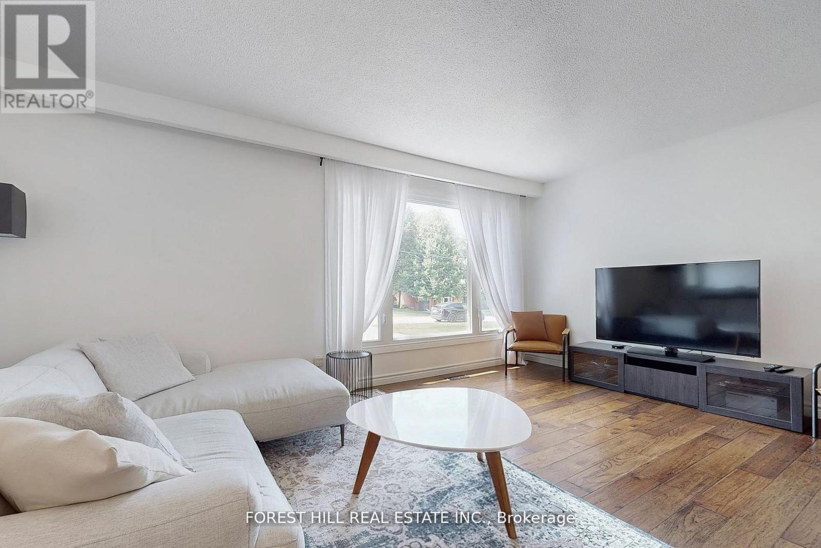 21 Lallien Drive, Bradford West Gwillimbury, Ontario  L0G 1B0 - Photo 4 - N12574036