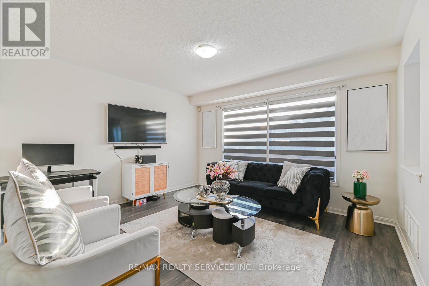 36 Tawnie Crescent, Brampton, Ontario  L6X 0L7 - Photo 11 - W12574052