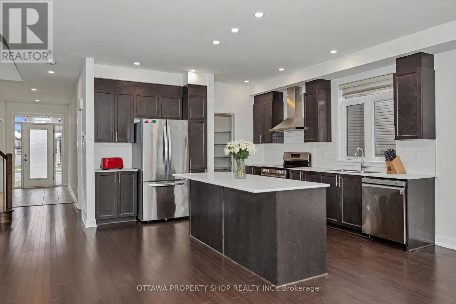 725 Odyssey Way, Ottawa, Ontario  K1T 4R5 - Photo 7 - X12559552