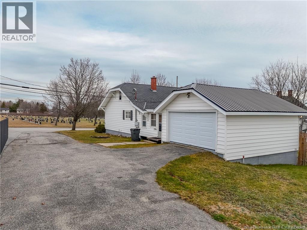 445 Newcastle Boulevard, Miramichi, New Brunswick E1V 2K3 - Photo 3 - NB130219