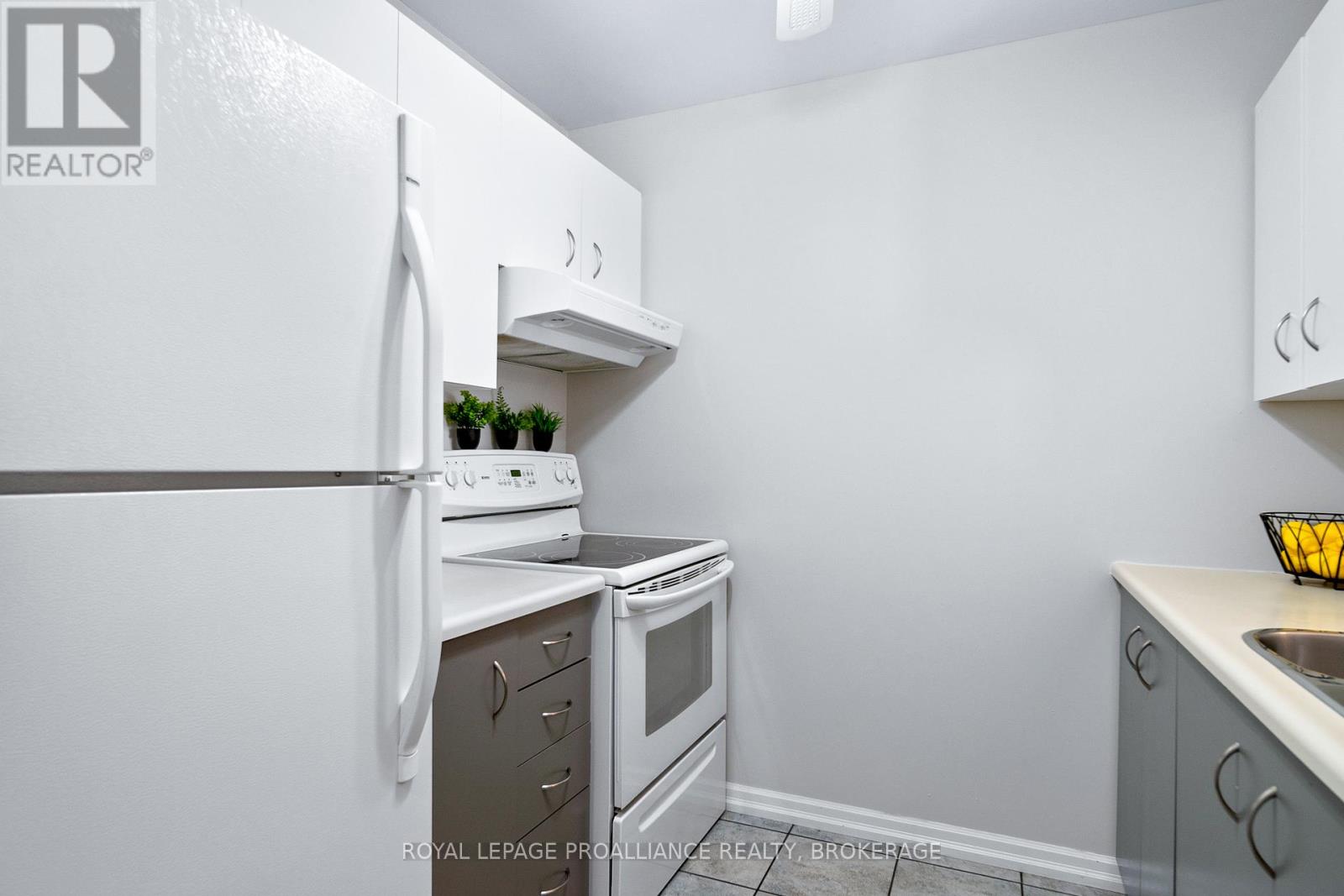 301 - 580 Armstrong Road, Kingston, Ontario  K7M 8M3 - Photo 21 - X12574084