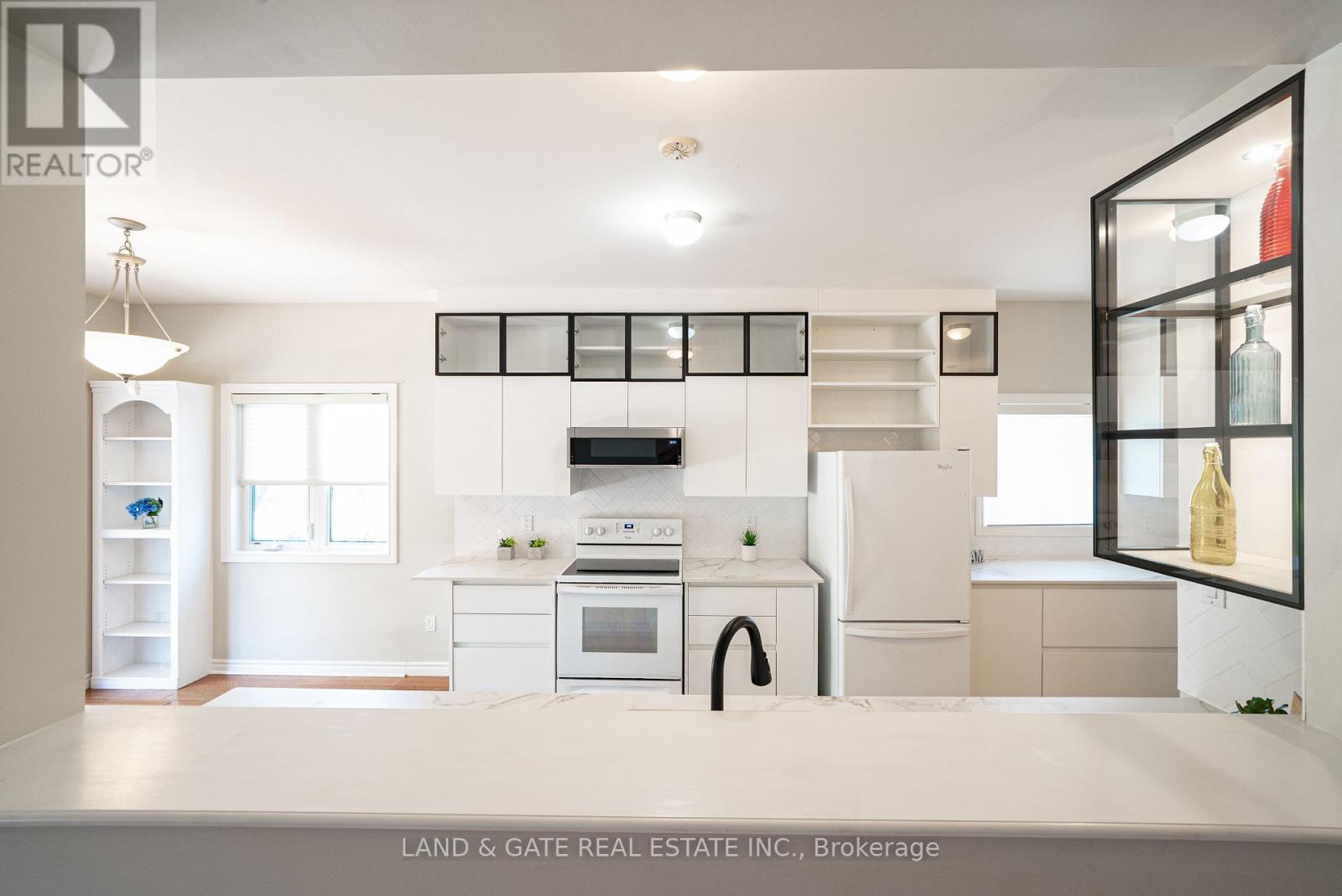 58 Elmdale Drive, Prince Edward County, Ontario  K0K 3L0 - Photo 5 - X12574076