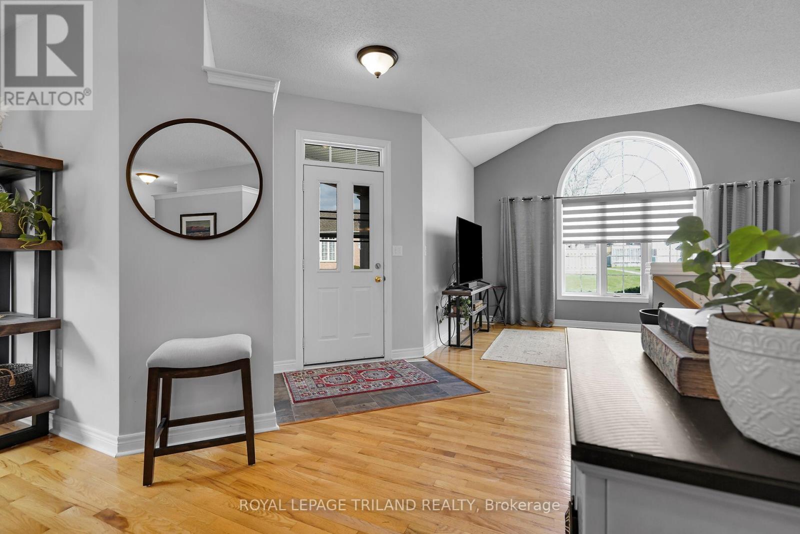 121 - 2025 Meadowgate Boulevard, London South, Ontario  N6M 1K9 - Photo 2 - X12574072