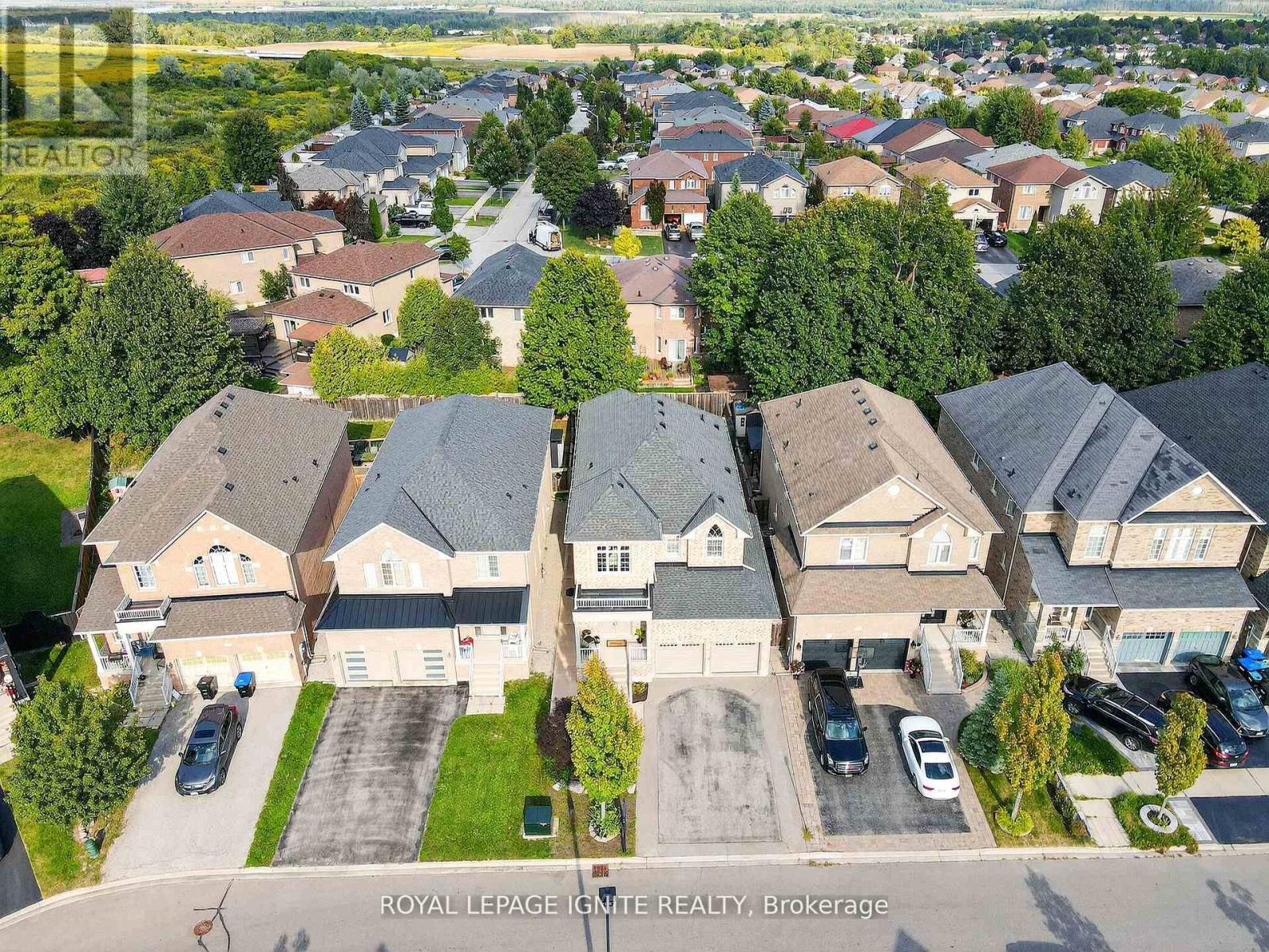 95 Chelsea Crescent, Bradford West Gwillimbury, Ontario  L3Z 0J7 - Photo 3 - N12414841