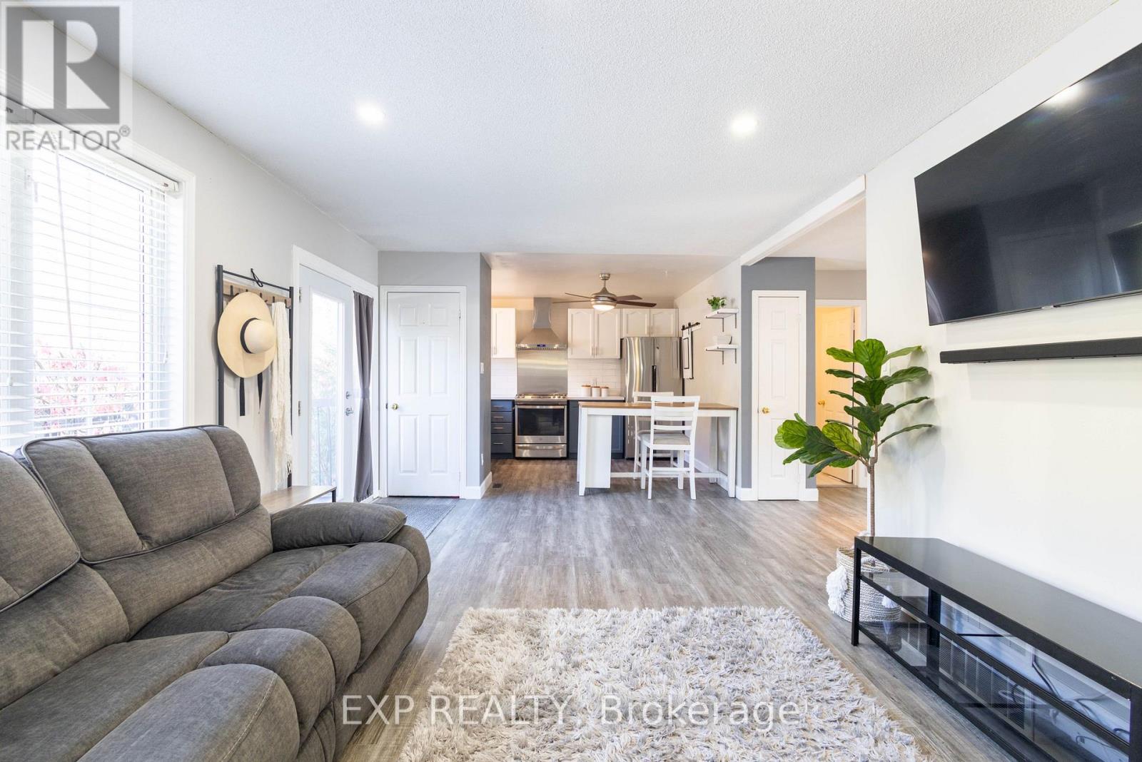 277 Boyers Road, Georgina, Ontario  L4P 3C8 - Photo 6 - N12574078