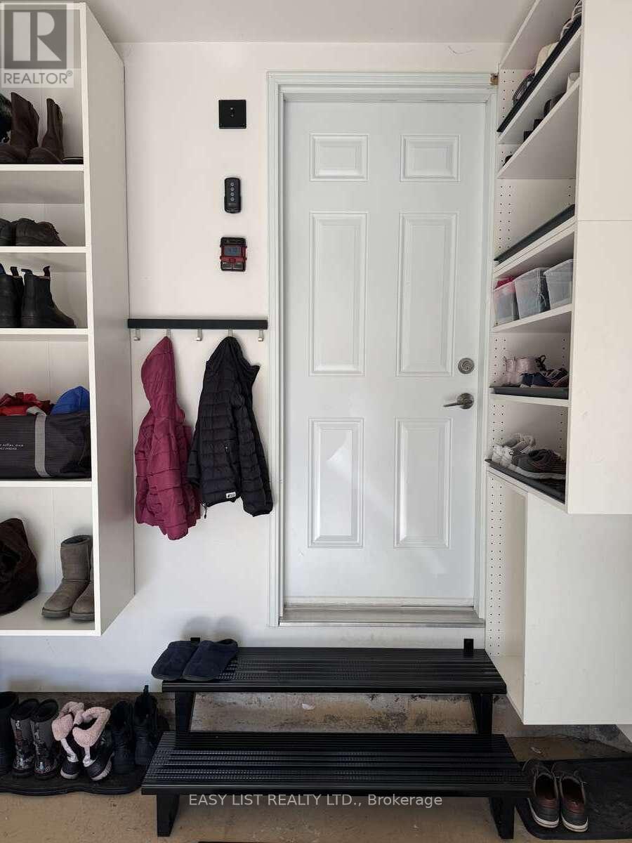 1257 Mccraney Street E, Oakville, Ontario  L6H 3A3 - Photo 24 - W12481720