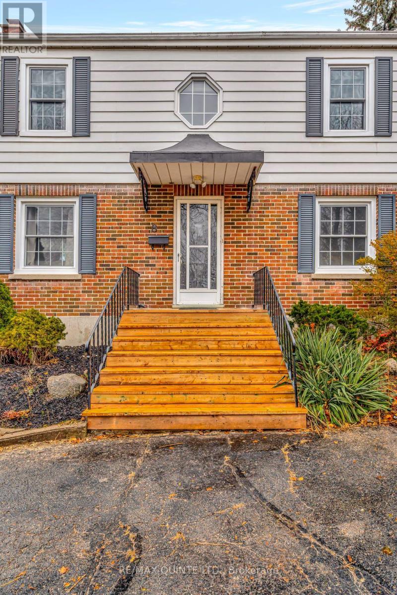 8 Greenlawn Avenue, Belleville, Ontario  K8N 4B5 - Photo 5 - X12574114