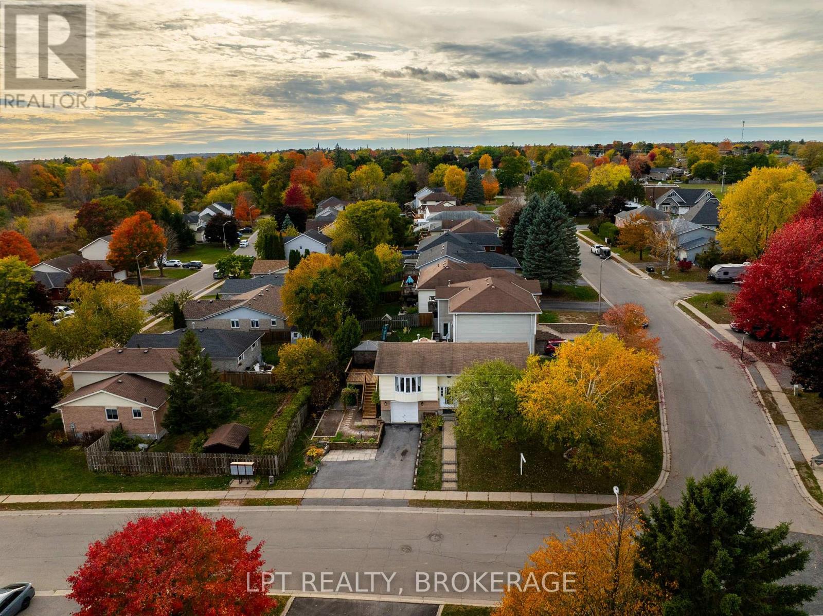 697 Macdonald Drive, Gananoque, Ontario K7G 3C4 - Photo 1 - X12574134