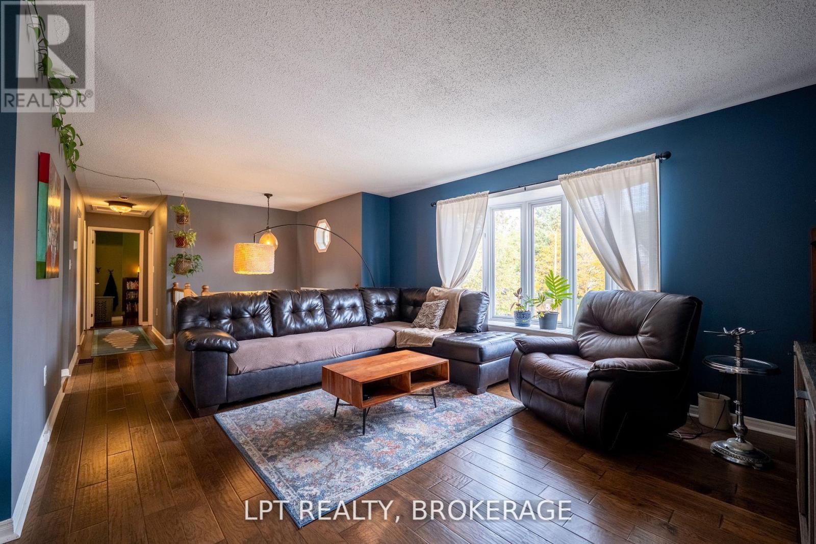 697 Macdonald Drive, Gananoque, Ontario K7G 3C4 - Photo 21 - X12574134