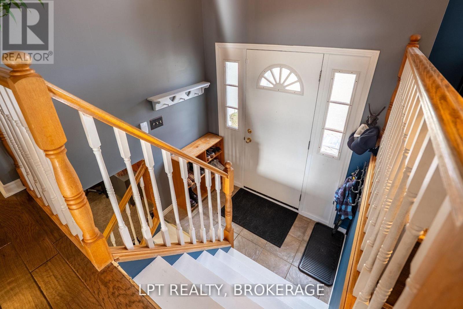 697 Macdonald Drive, Gananoque, Ontario K7G 3C4 - Photo 23 - X12574134