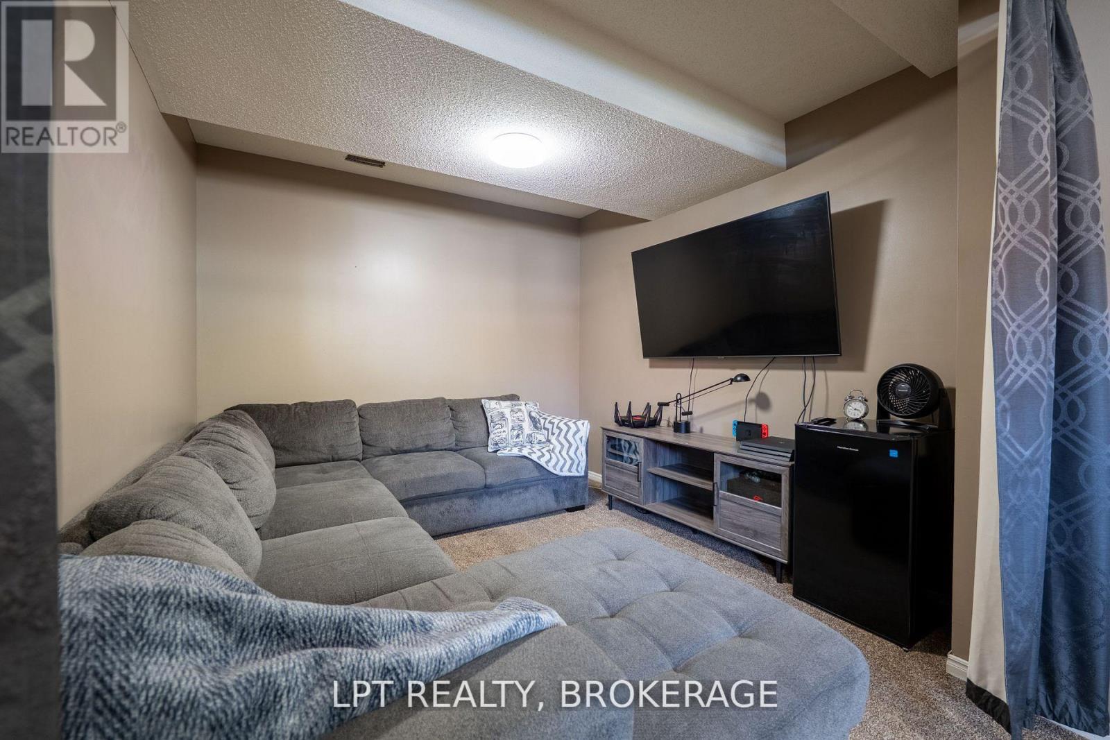 697 Macdonald Drive, Gananoque, Ontario K7G 3C4 - Photo 30 - X12574134