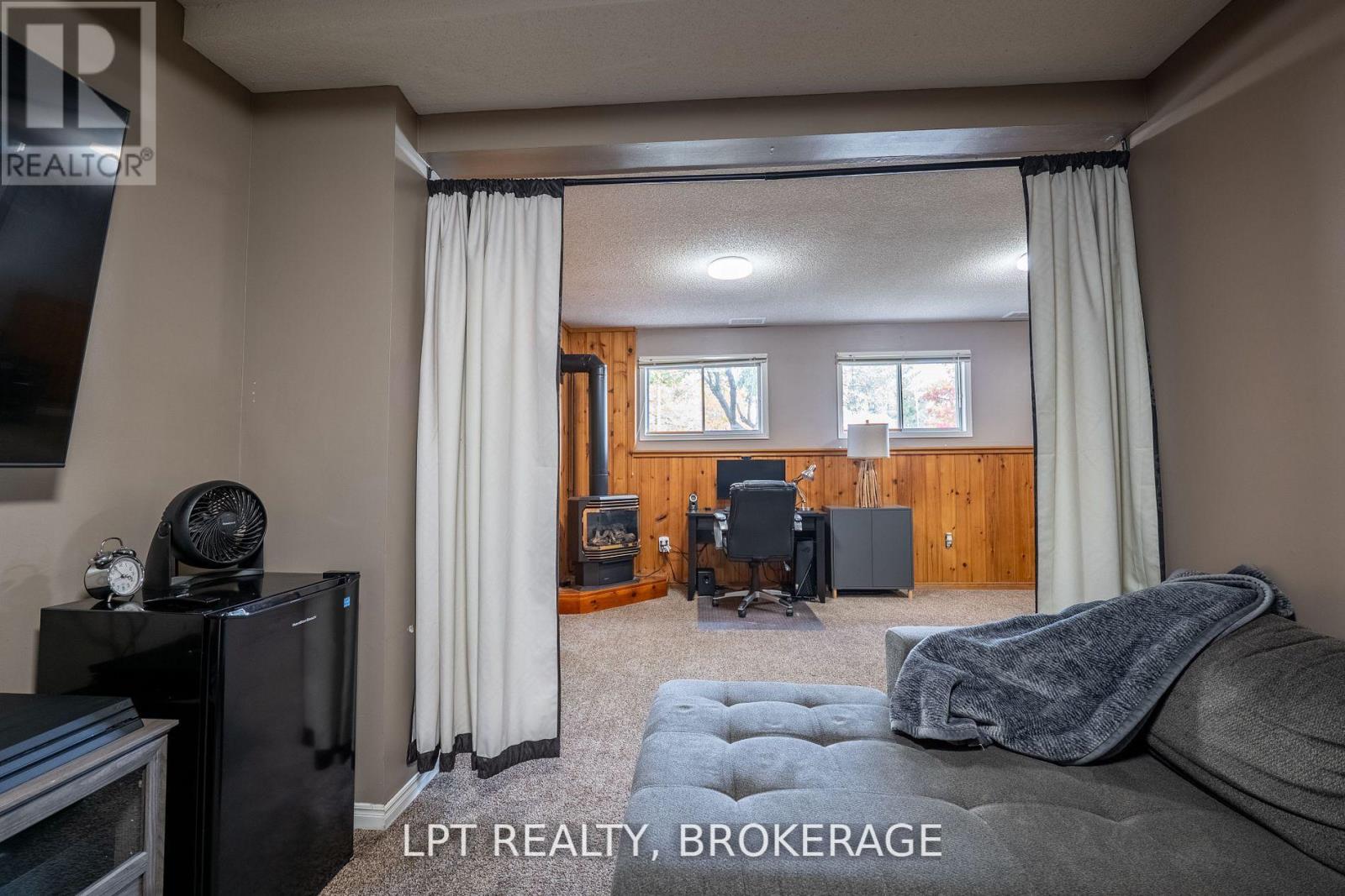 697 Macdonald Drive, Gananoque, Ontario K7G 3C4 - Photo 31 - X12574134