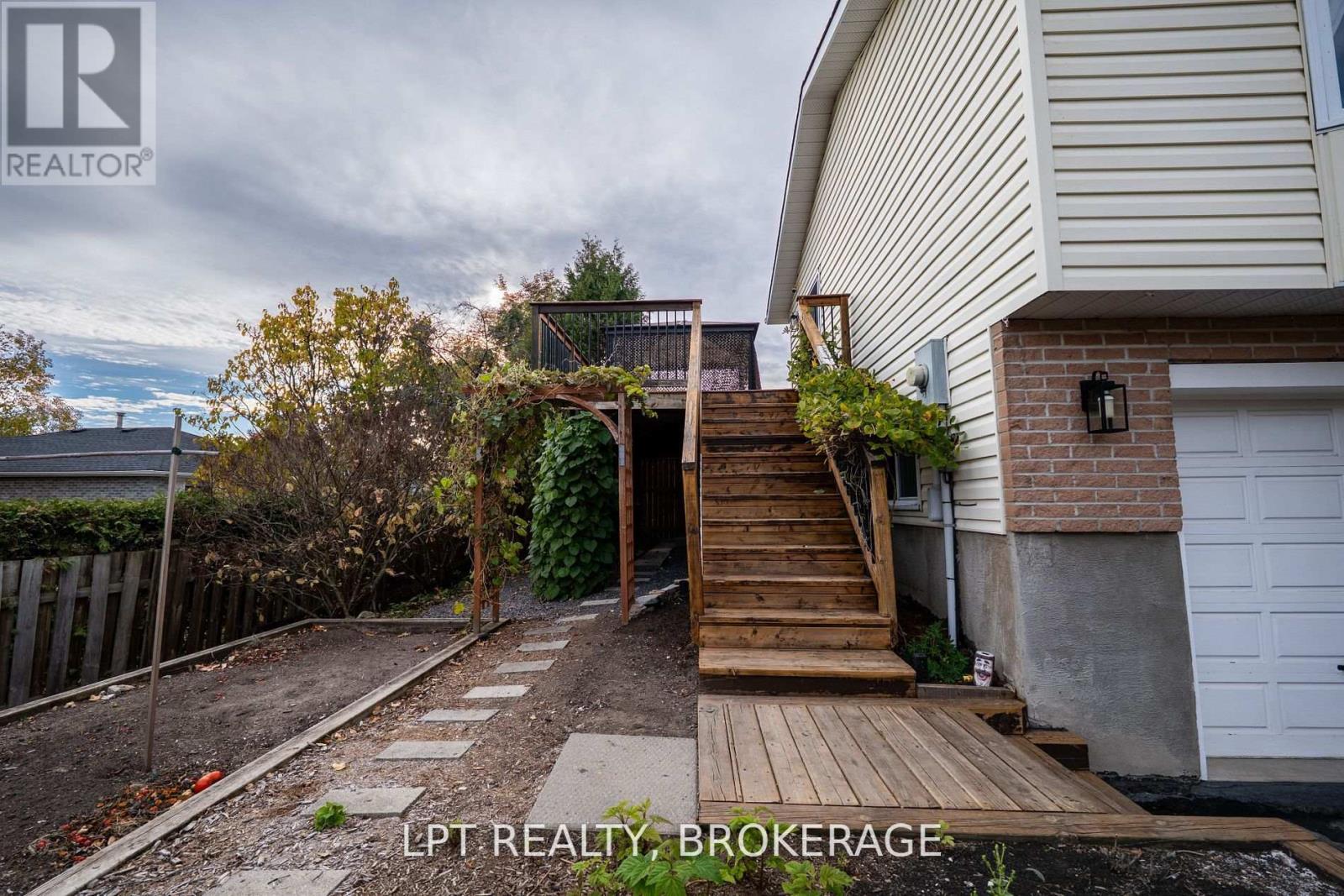 697 Macdonald Drive, Gananoque, Ontario K7G 3C4 - Photo 34 - X12574134