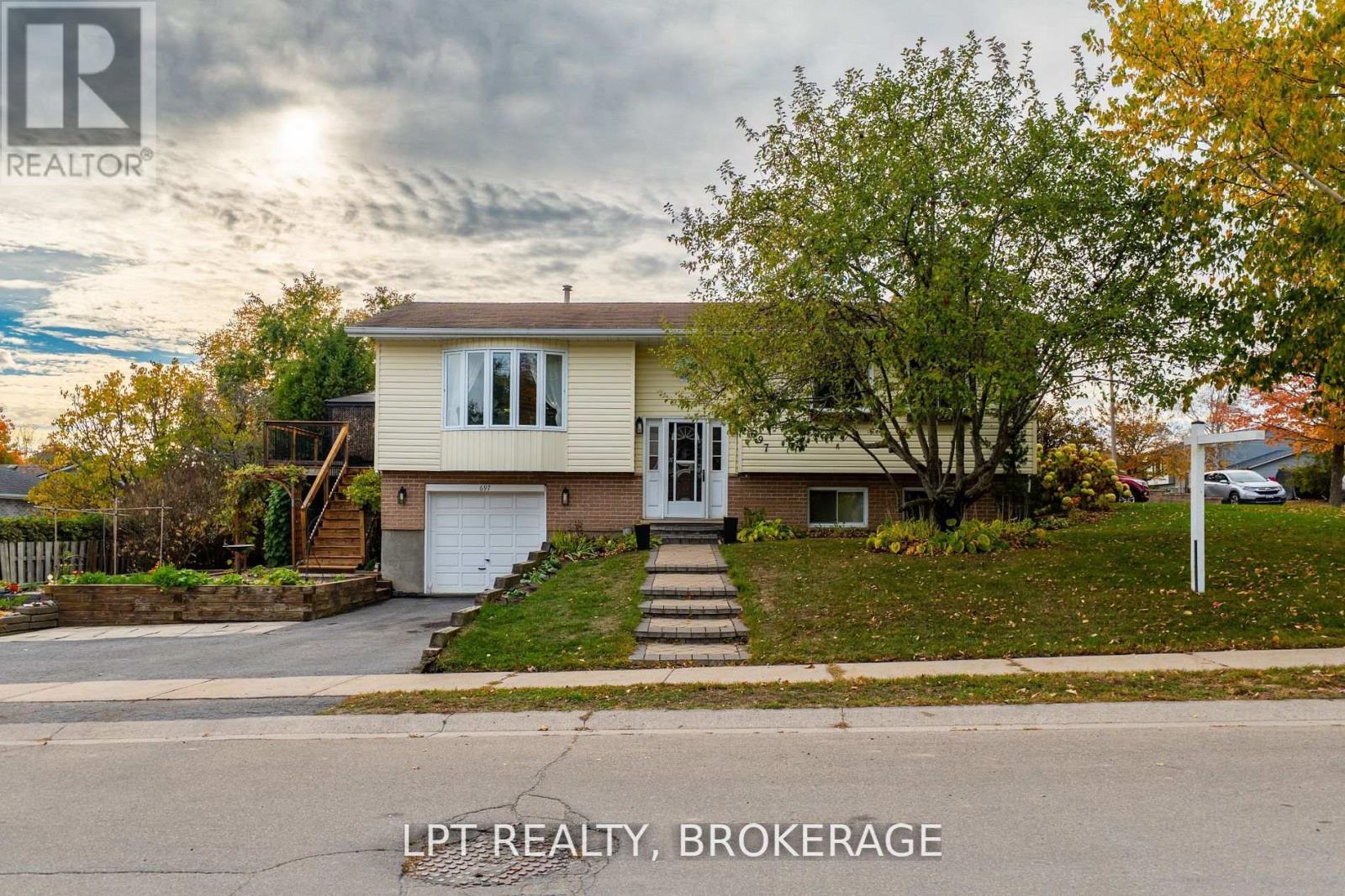 697 Macdonald Drive, Gananoque, Ontario K7G 3C4 - Photo 38 - X12574134