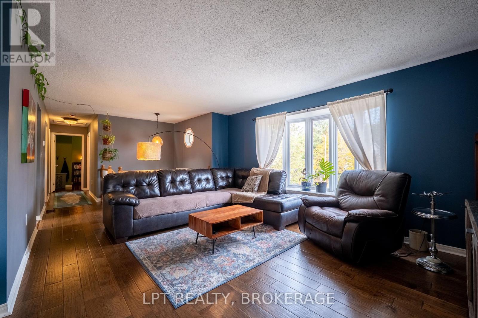 697 Macdonald Drive, Gananoque, Ontario K7G 3C4 - Photo 4 - X12574134