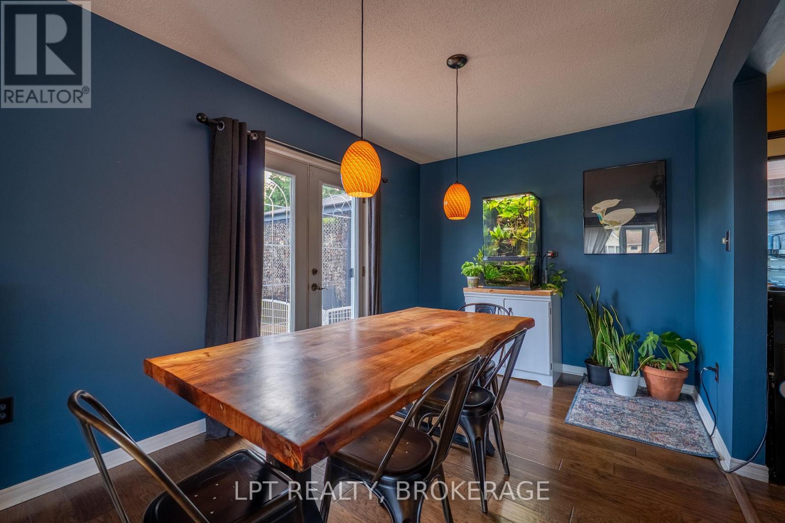 697 Macdonald Drive, Gananoque, Ontario K7G 3C4 - Photo 5 - X12574134