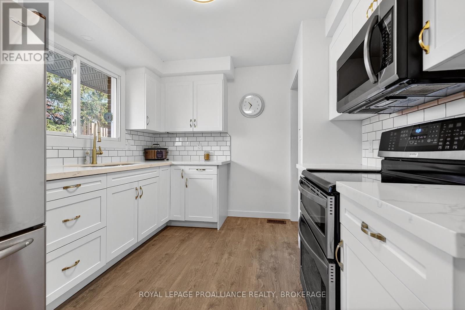 35 Mulcaster Street, Kingston, Ontario  K7M 2V6 - Photo 11 - X12574142