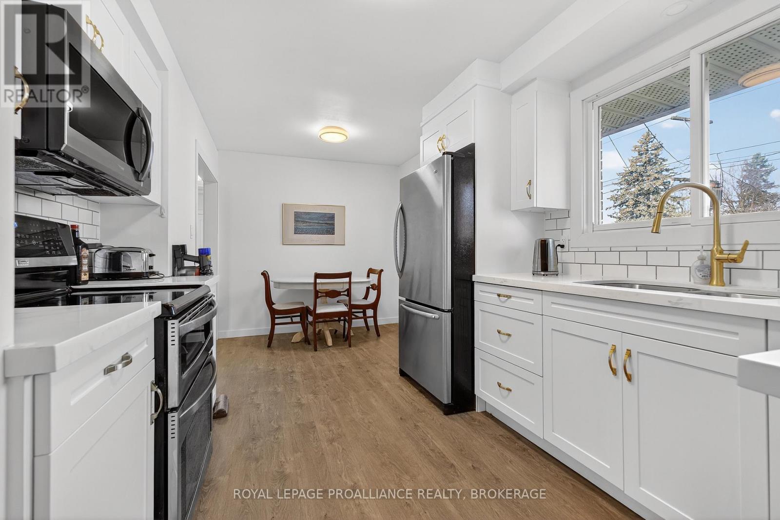 35 Mulcaster Street, Kingston, Ontario  K7M 2V6 - Photo 13 - X12574142