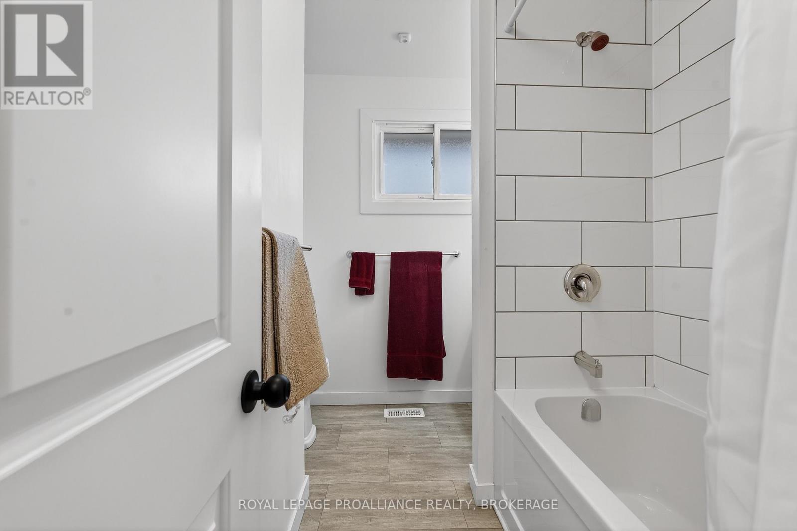 35 Mulcaster Street, Kingston, Ontario  K7M 2V6 - Photo 16 - X12574142