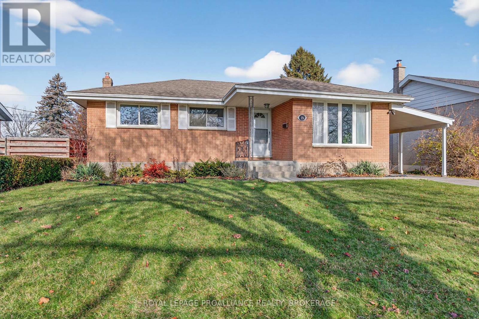 35 Mulcaster Street, Kingston, Ontario  K7M 2V6 - Photo 2 - X12574142